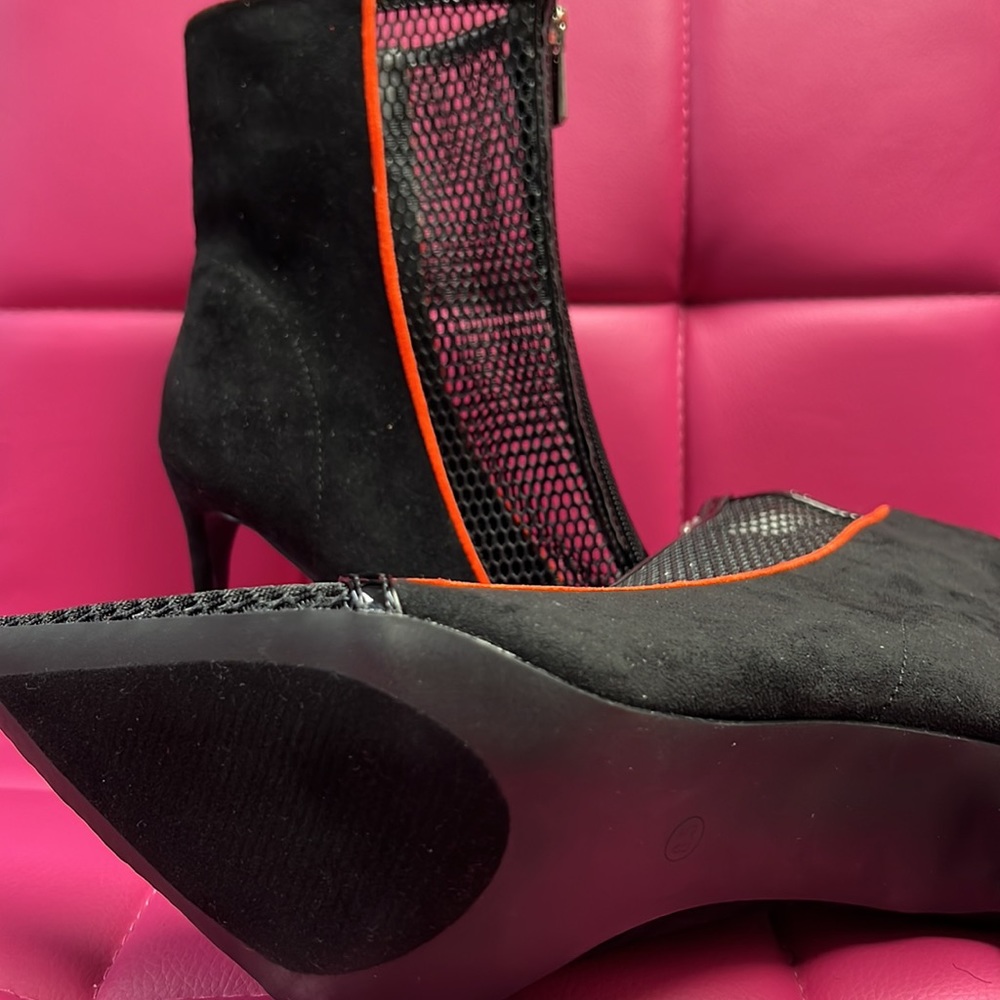 HOT STUFF Bootie - Picture 3 of 3
